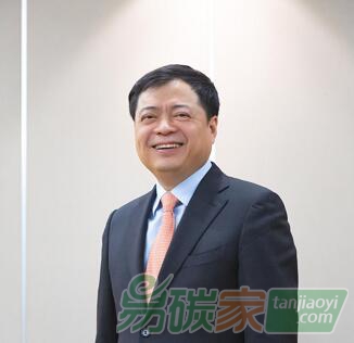 全國政協(xié)常委、正泰集團(tuán)董事長南存輝建議，盡快出臺(tái)《碳排放權(quán)交易管理暫行條例》，提升碳交易市場(chǎng)立法層級(jí)與效力，加強(qiáng)碳市場(chǎng)配額制度研究